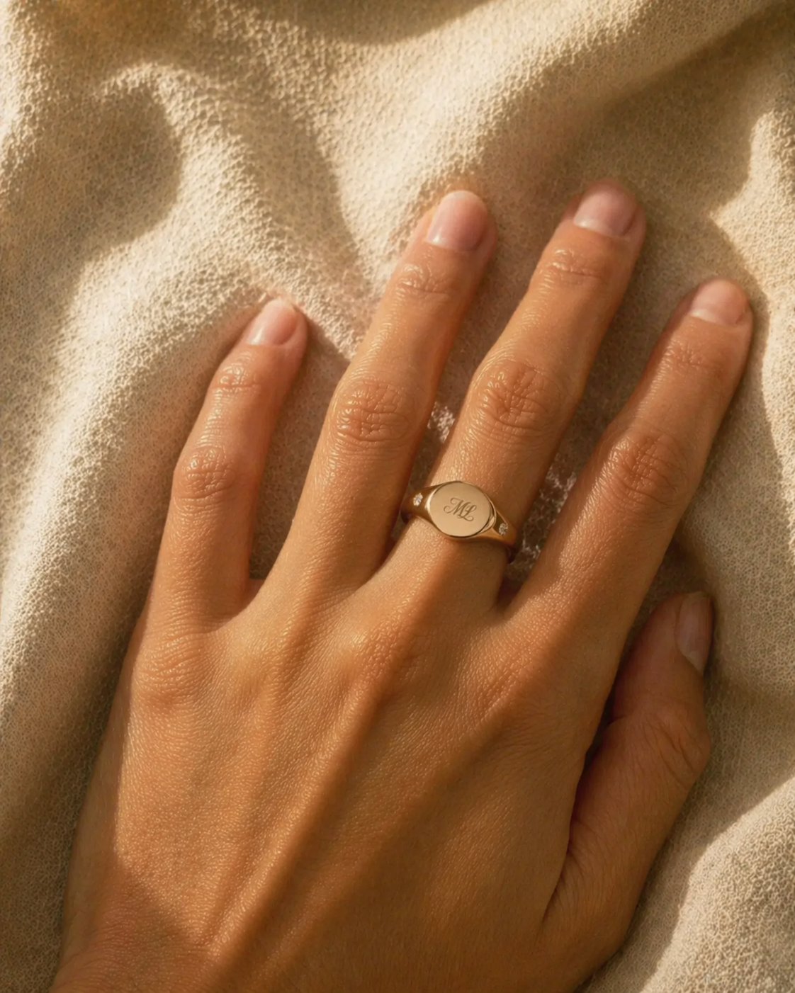 Modern signet with Diamond, Custom Engraving